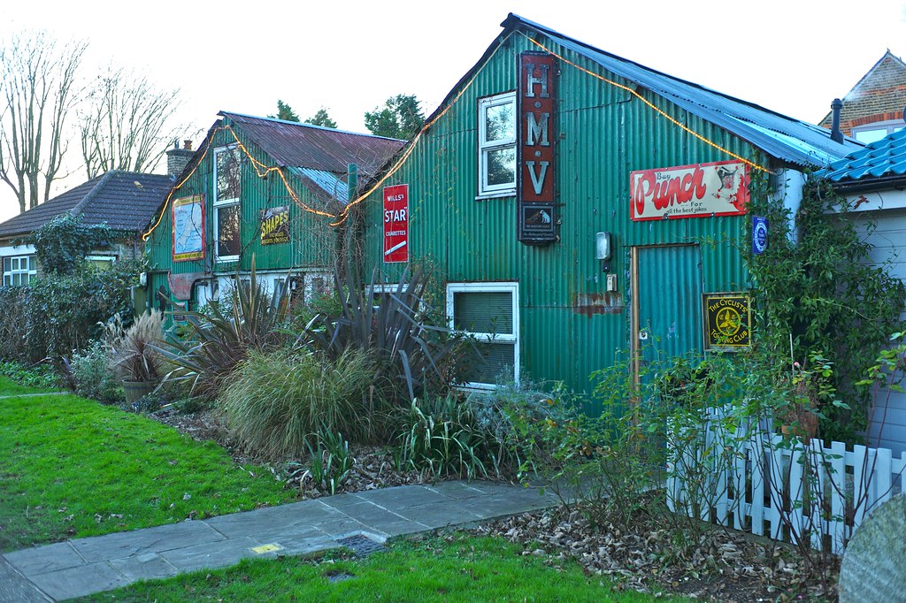 Lion Boathouse Eel Pie Island This private island in the T… Flickr