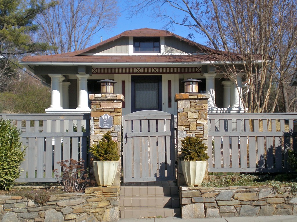 House in Norwood Park Historic District Asheville, NC. I'm… Flickr