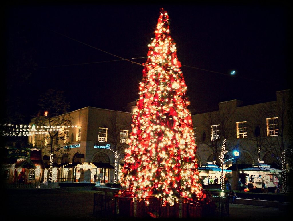 Victoria Gardens Christmas Tree 2011 in Rancho Cucamonga C… Flickr
