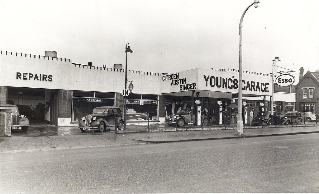 Young's Garage, 5355 St. Catherine's, Lincoln, early 1950… Flickr