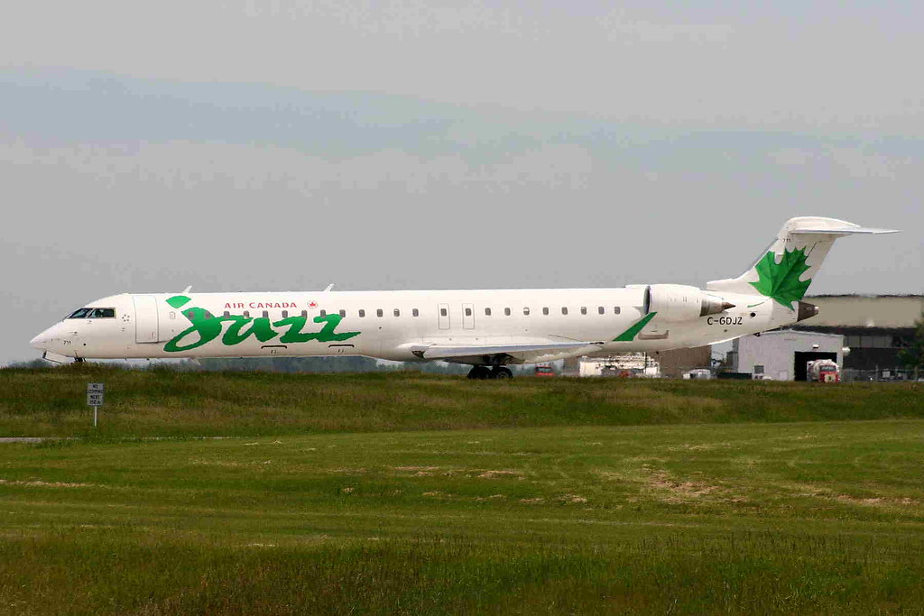 CGDJZ 1 Canadair CRJ.705 Air Canada Jazz (green Jazz) 2 Y… Flickr