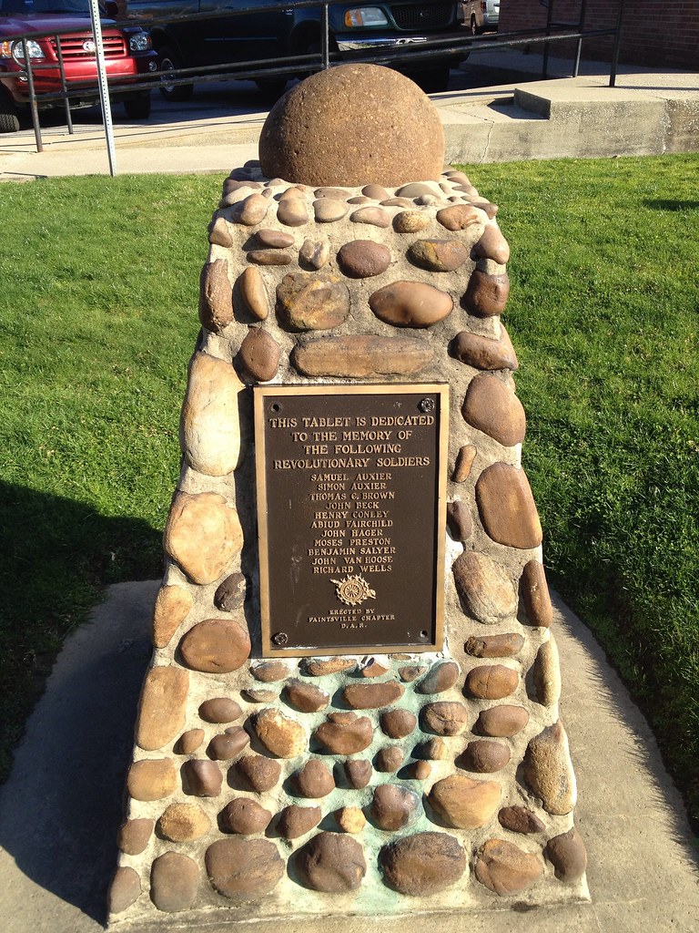 Courthouse Monument Paintsville, Ky. www.kaintuckeean.co