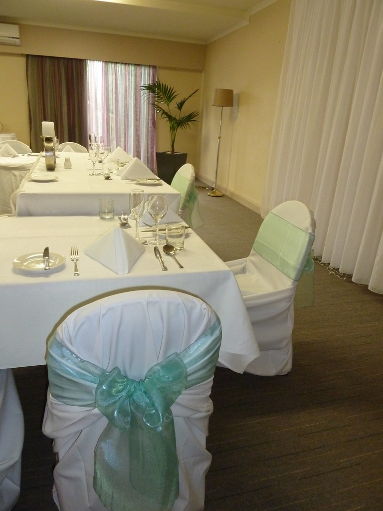 Country Comfort Greenway White draped covers with mint gre… Flickr