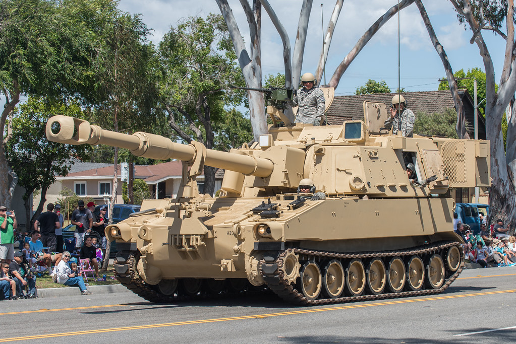 M109A6 Field Artillery Howitzer (Paladin) a photo on Flickriver