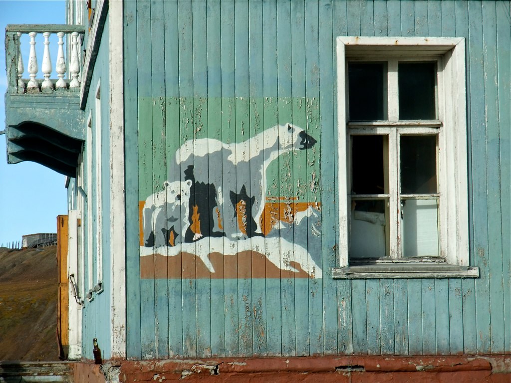 Polar bear house One of the old houses at Russian miningto… Flickr