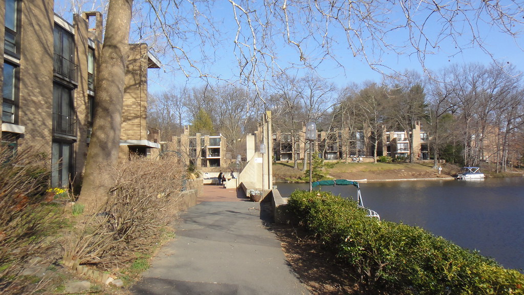 Reston Lake Anne Village The first "village" within Resto… Flickr