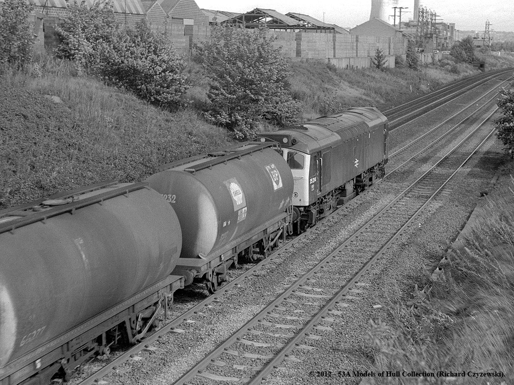 c.1981 Ravensthorpe, Dewsbury. 25214 is in charge of an … Flickr