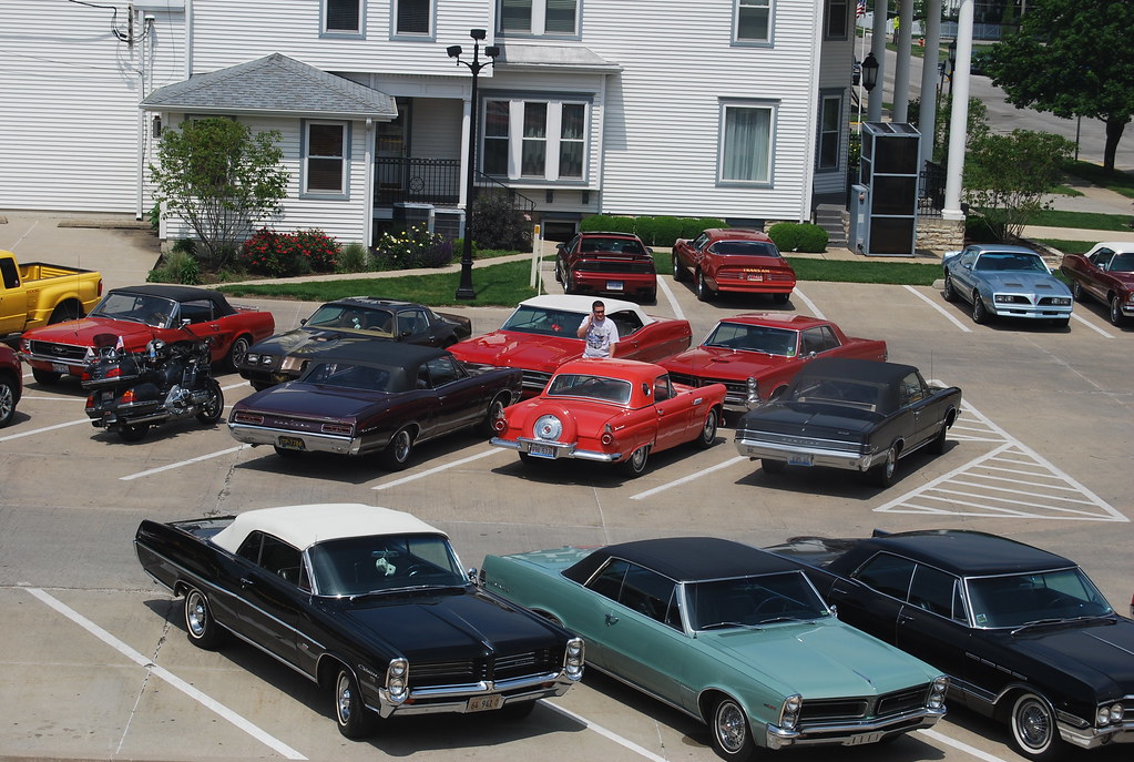 Pontiacs, etc, in Pontiac, IL Ah, big old American cars fr… Flickr