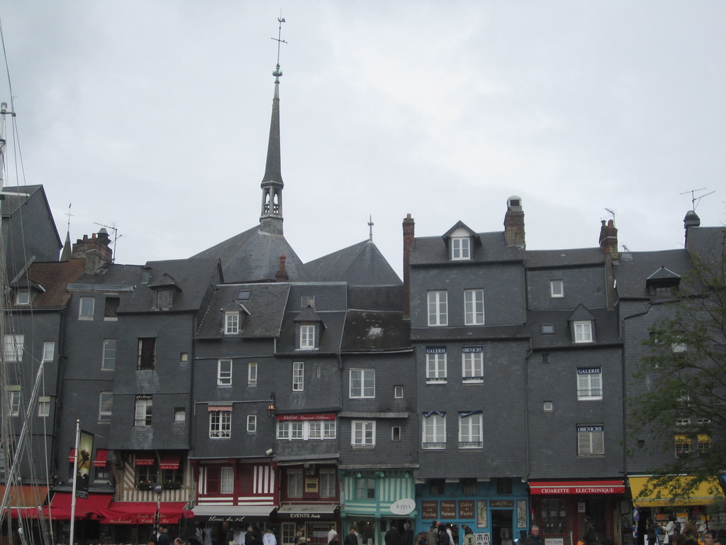 Quai sainteCatherine à Honfleur Le charme du Vieux bassin… Flickr