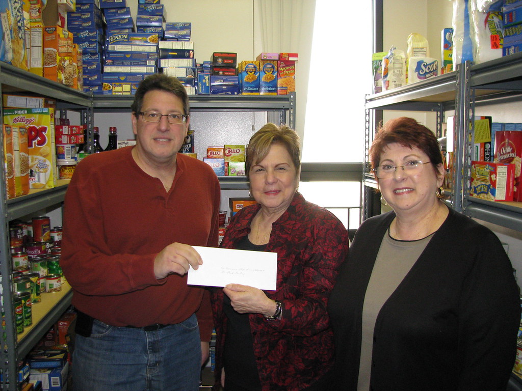 Lyndhurst Historical Society donation to Lyndhurst Food Pa… Flickr