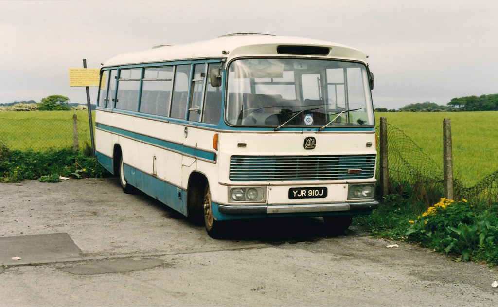YJR910J Duple Bedford Coach. Hunters Seaton Delavel depot.… Flickr