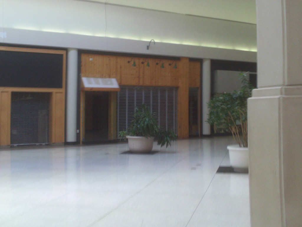 Not Working Former Bath & Body Works Crestwood Court Crest… Flickr