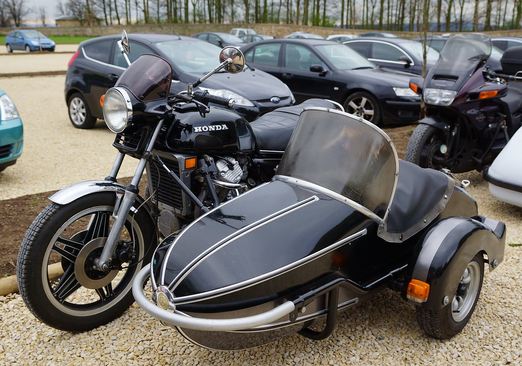 Honda motorbike with sidecar A large group of motorcycle e… Flickr