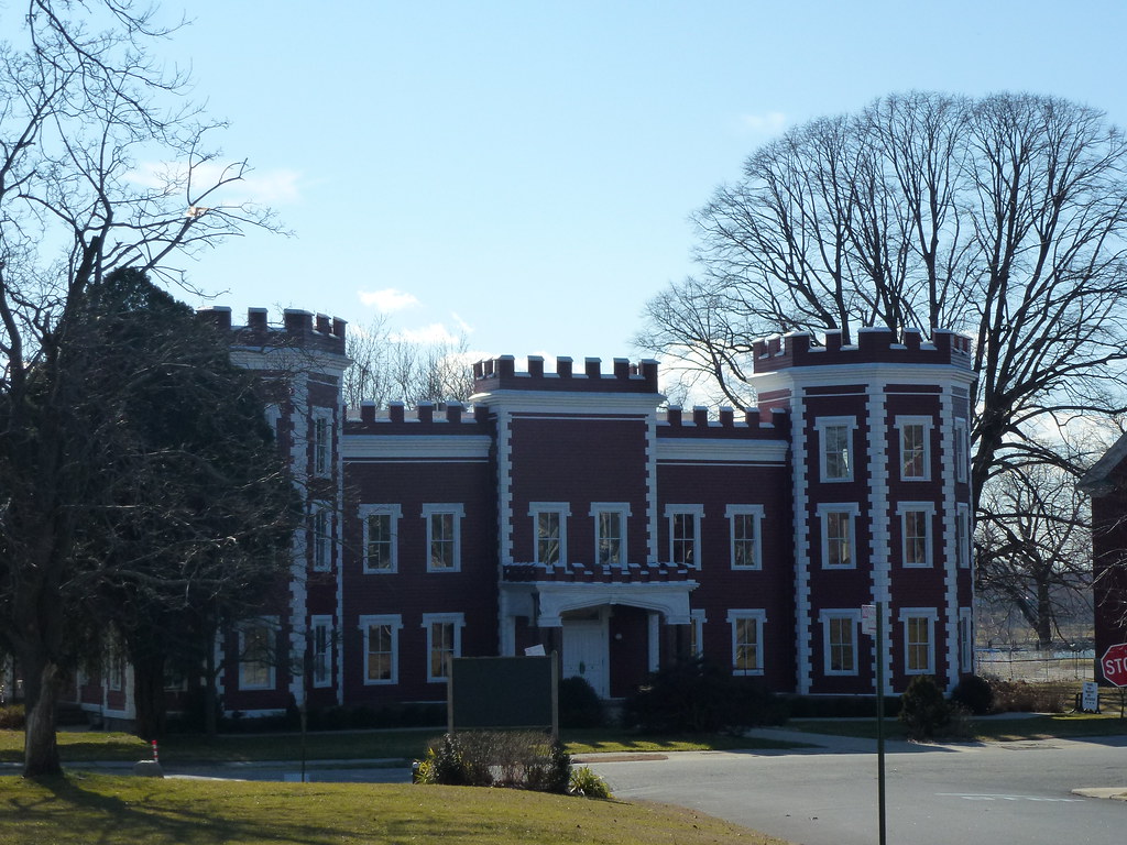 Fort Totten, NY officers' club The officers' club was cons… Flickr