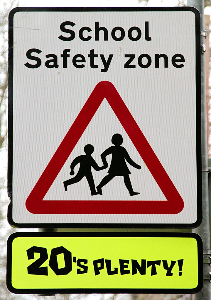 School Safety zone 20 par classe, c'est beaucoup ! (je ne … Flickr