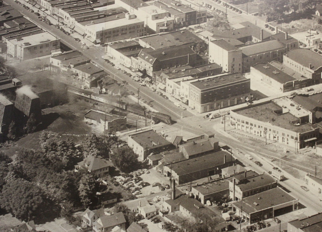 4th & Lincoln Circa 1950 Here's another portion of the gia… Flickr