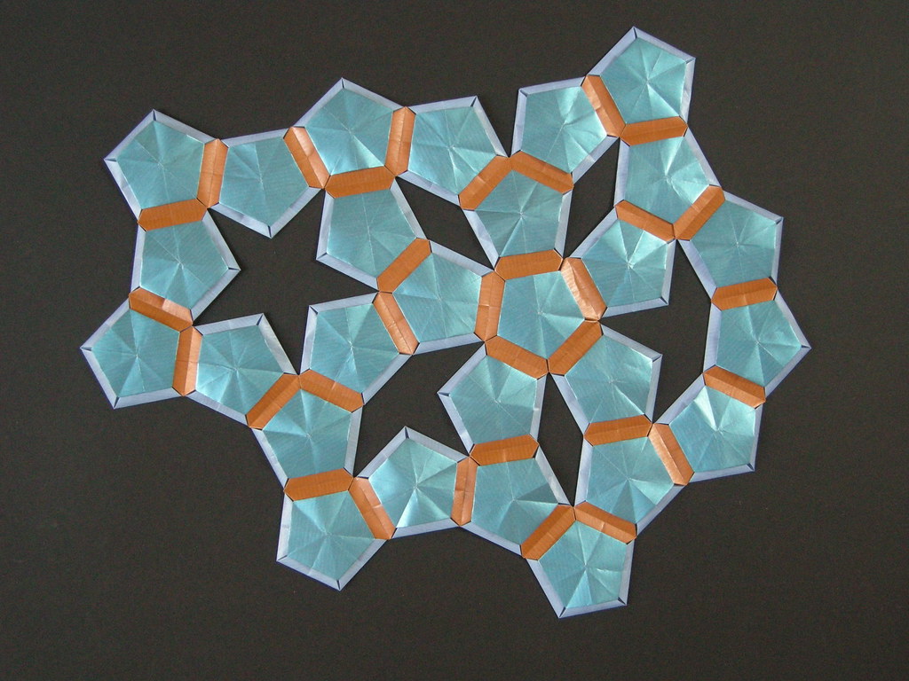 Penrose quilt (opus XLII) From pentagons and rectangles of… Flickr