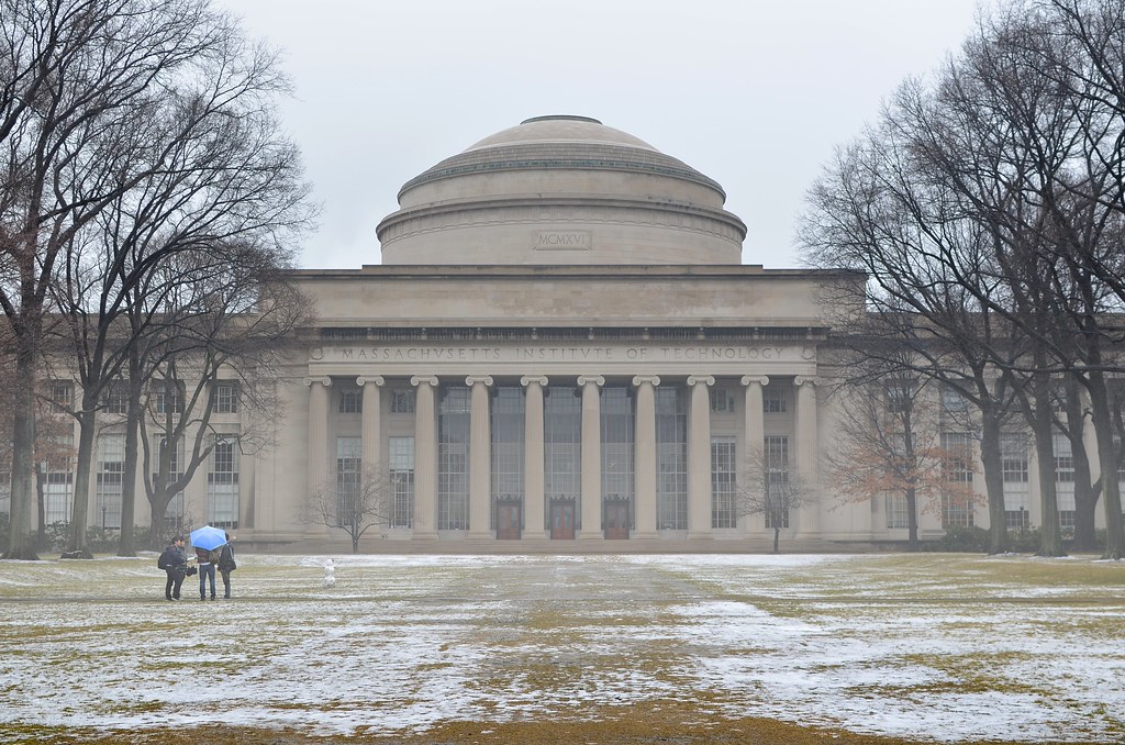 MIT's Great Dome A foggy day in front of Building 10. Read… Flickr