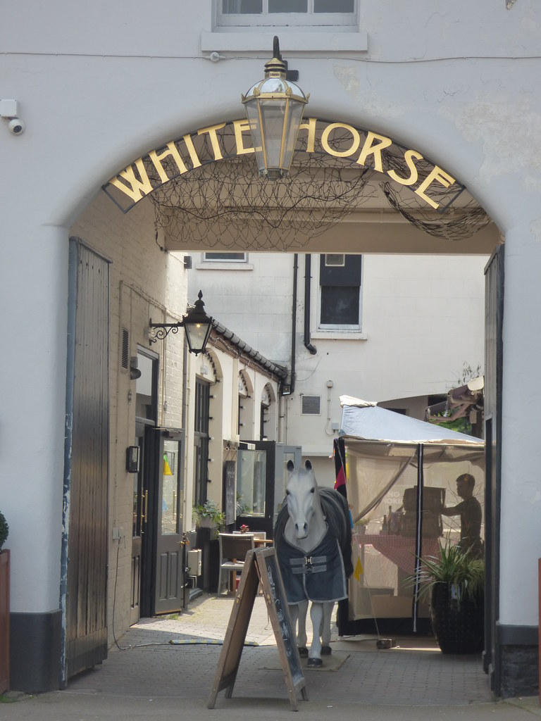 White Horse 46 Clarendon Avenue, Leamington Spa horses sculpture below pub sign in coach