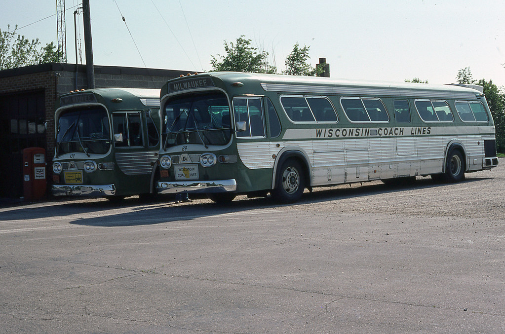 Wisconsin Coach Lines 109, 89 61981 jl mbernero Flickr