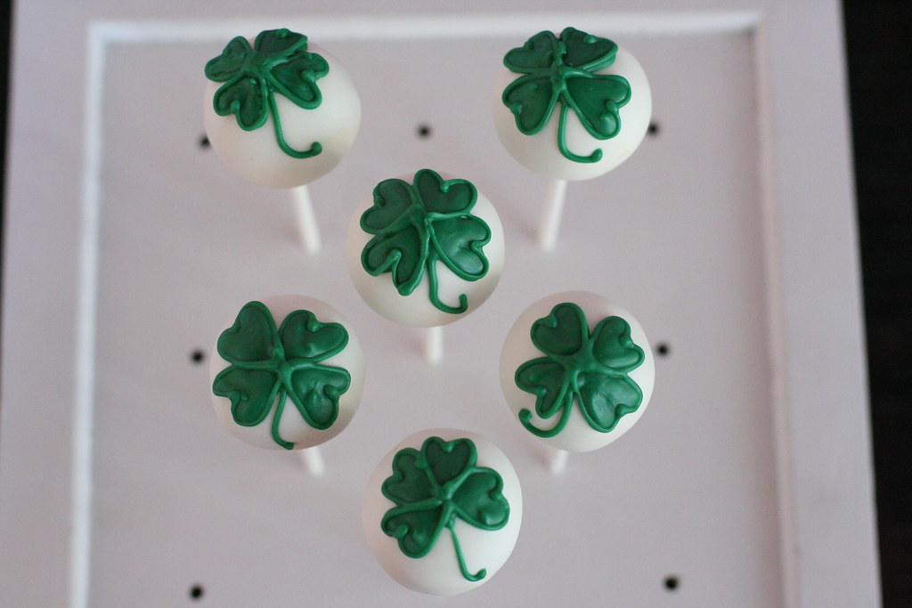 St. Patrick's Day Cake Pops! Lucky Four Leaf clover cake p… Flickr