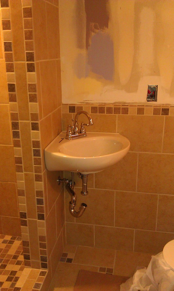 New corner wallmounted sink American Standard sink and De… Flickr