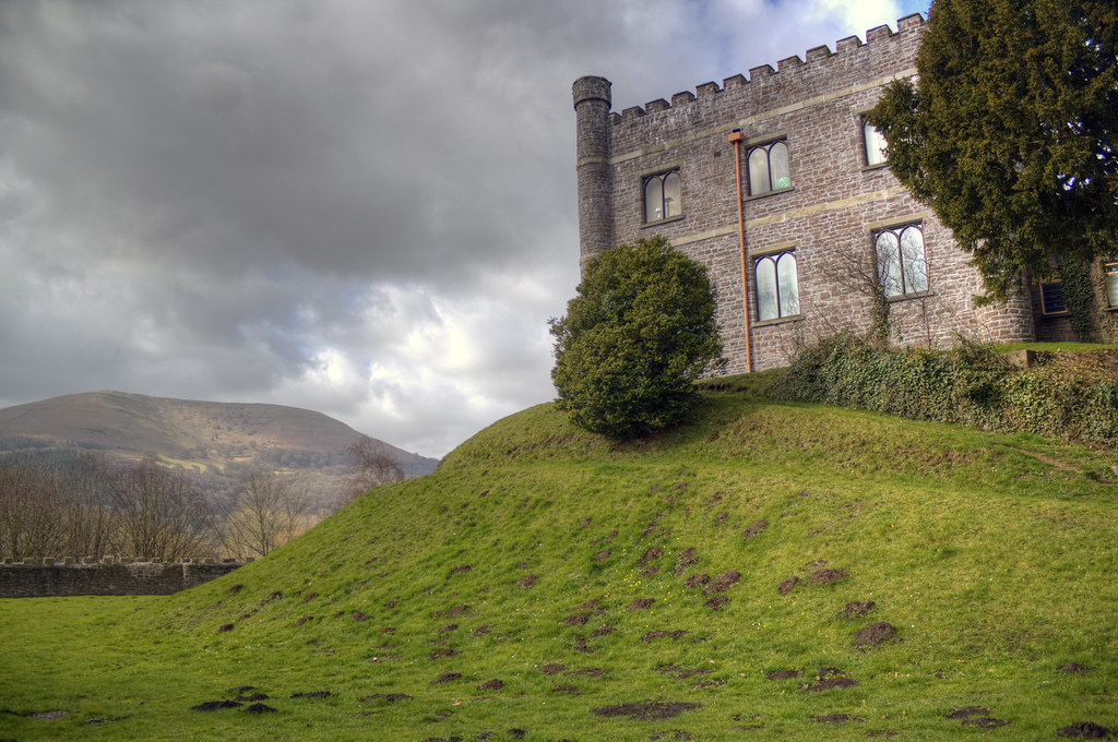 Abergavenny Castle tonemapped Castle Street (Lower), Aberg… Flickr