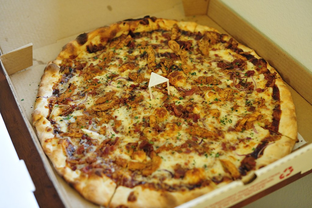 BBQ Chicken Pizza Mama's Brick Oven Pizza Michael Saechang Flickr
