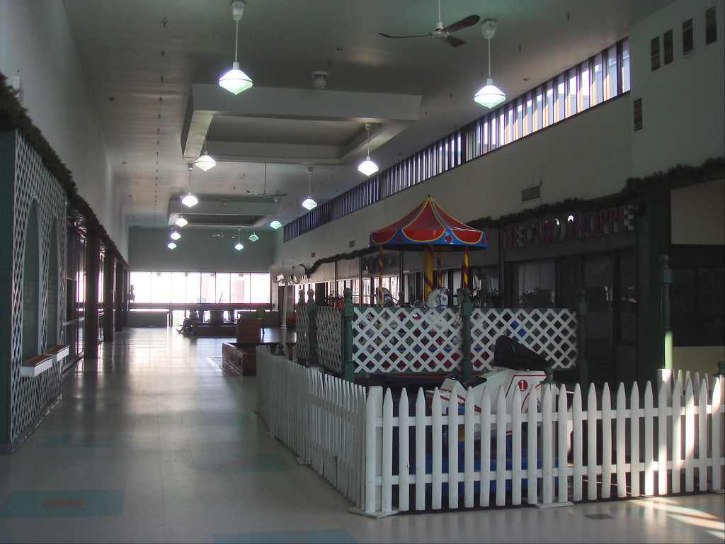 Riverview Plaza; Norwalk, CT The Caldor Rainbow Flickr