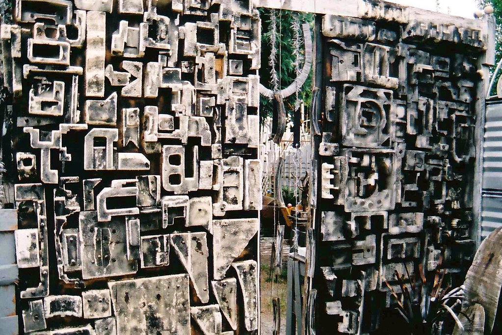 Richard Tracy's Art Yard (AKA Richart's Ruins) Located Ce… Flickr