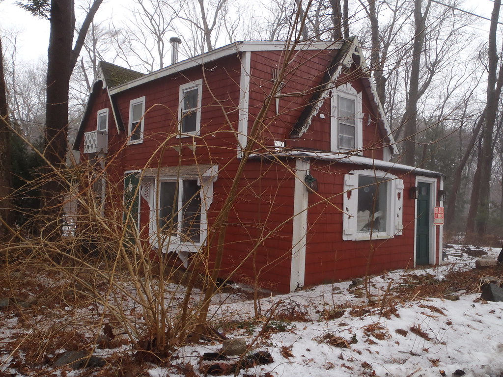 Sweetheart Cottage My favorite cottage in Asbury Grove. It… Flickr