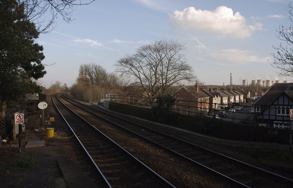 IMGP2460 Long Eaton railway station, looking east. Matt Buck Flickr