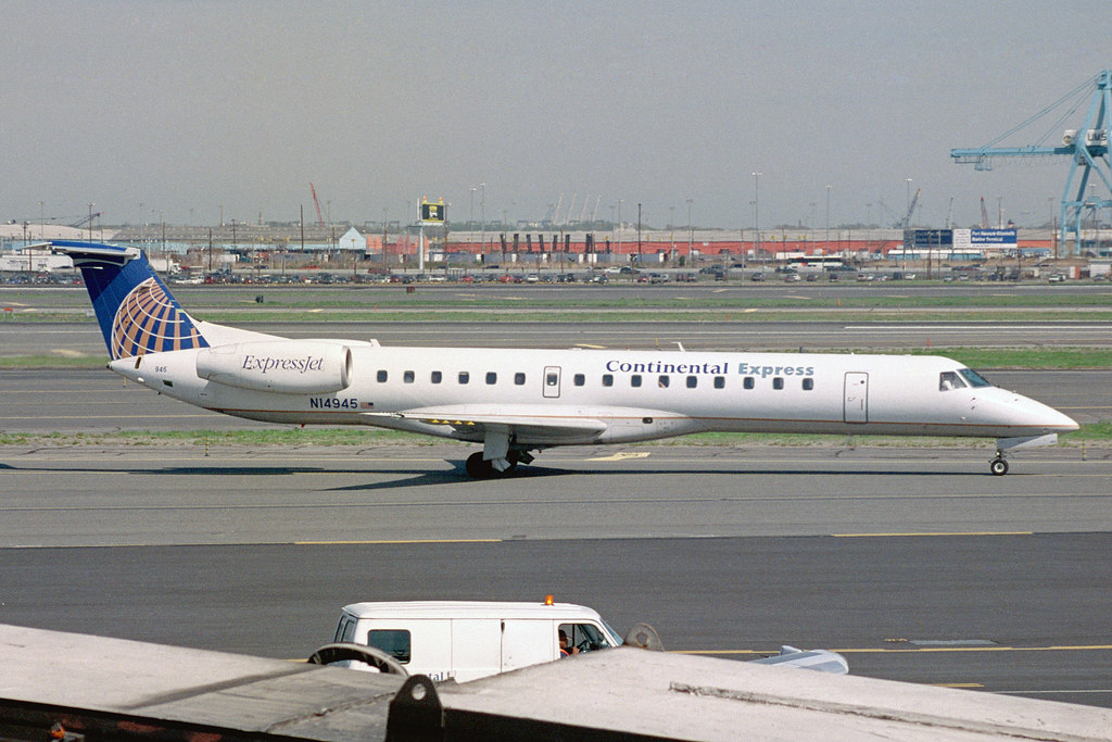 N14945 Embraer ERJ.145LR Continental Express (ExpressJet) EWR 29APR00