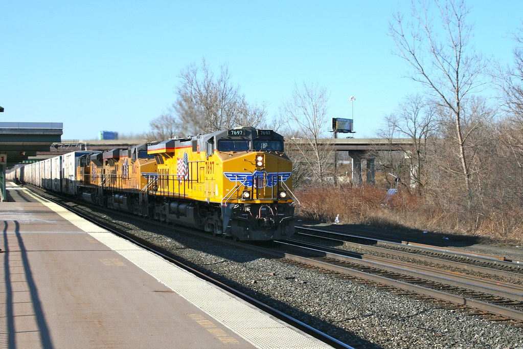 Eastbound Produce Express1 CSX train Q090, the produce exp… Flickr