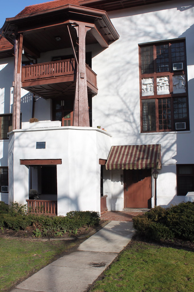 Old Heidelberg The Old Heidelberg Apartments are an Arts a… Flickr