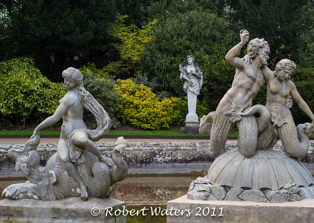 Statues Olympus OMD ISO 200, 1/160 Zuiko 50mm f1.8 f5.6 dfem800