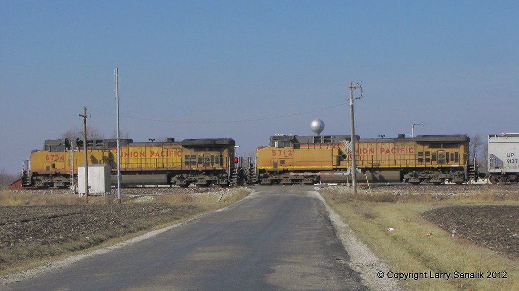 UP 6734 & UP 5712 Leading a southbound near Virden IL. Flickr