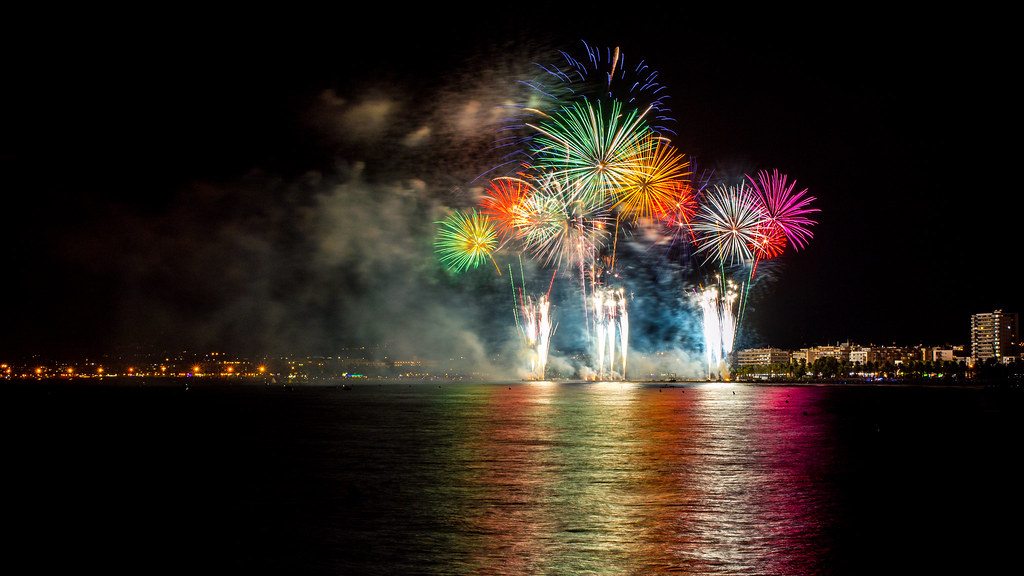 Feu d'artifice Salou 2015 Feu d'artifice lancé depuis la… Flickr