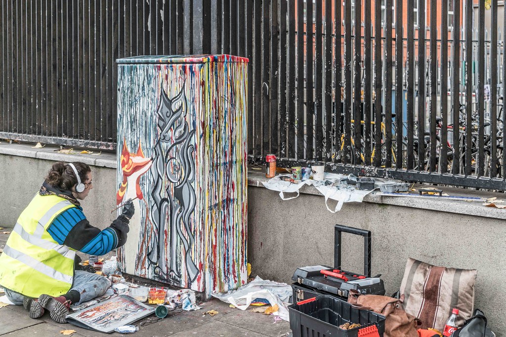 ARTIST AT WORK IN BOLTON STREET [DUBLIN CANVAS PAINT A BOX… Flickr