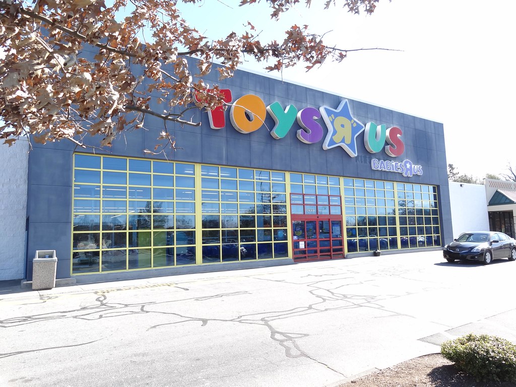 Toys "Я" Us (WinstonSalem) Steven Swain Flickr
