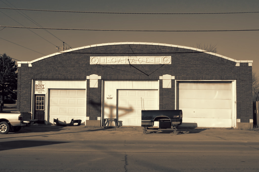 Garage The old garage in Goose Lake. Marion Brite Flickr