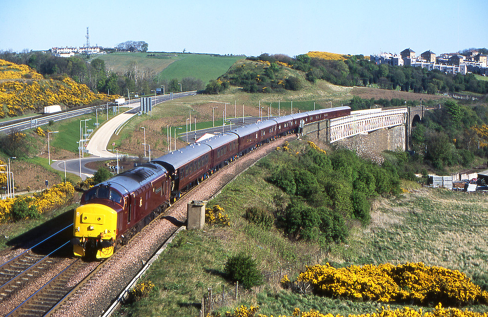 37401 Inverkeithing viaduct 37401 returns to Edinburgh on … Flickr