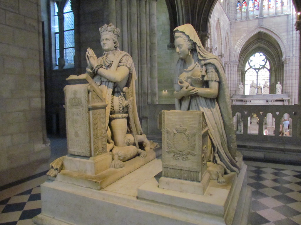 Monuments funéraires de Louis XVI et Basilique Saint