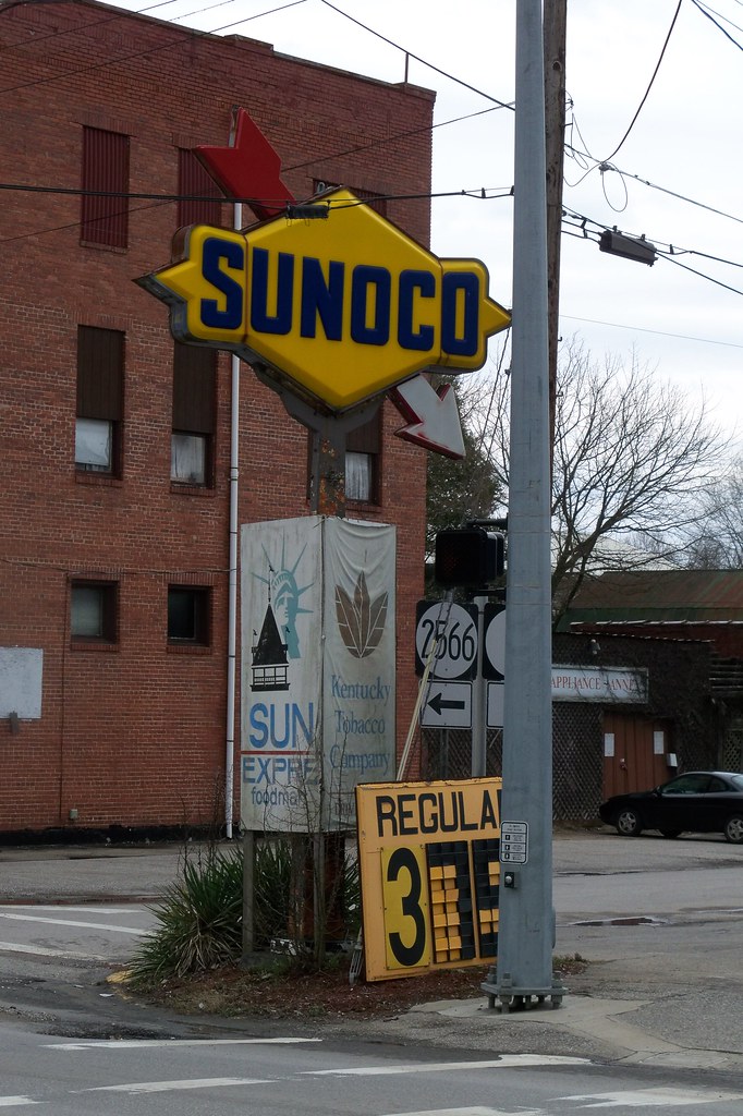 Sunoco Arrow Sign Louisa KY 100_1877.JPG A Sunoco porc… Flickr