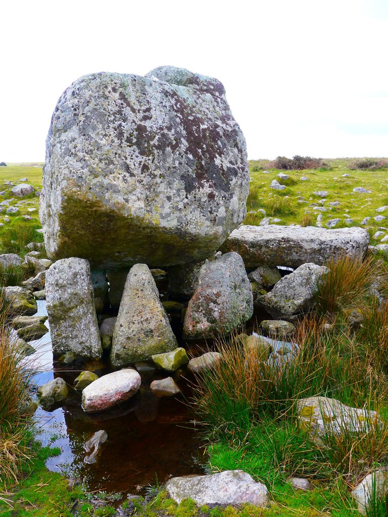 Cefn Bryn Arthur's Stone 2nd May 2012 (19) Gareth Lovering Flickr