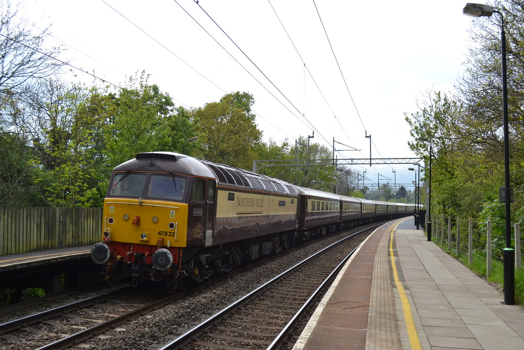 47832 5Z20 London Victoria Crewe at Long Buckby 010514… Flickr