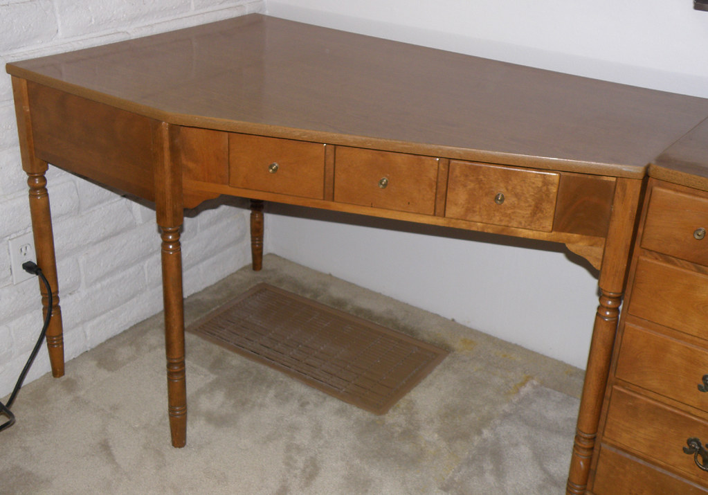 Ethan Allen Corner Desk Corner desk (no top) 47"x30"x30" … Flickr