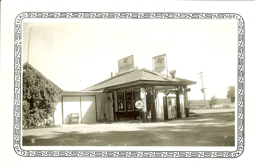 Jim & Orpha Ruxton gas station Hwy 65 at Zearing Ia 1933 a… Flickr