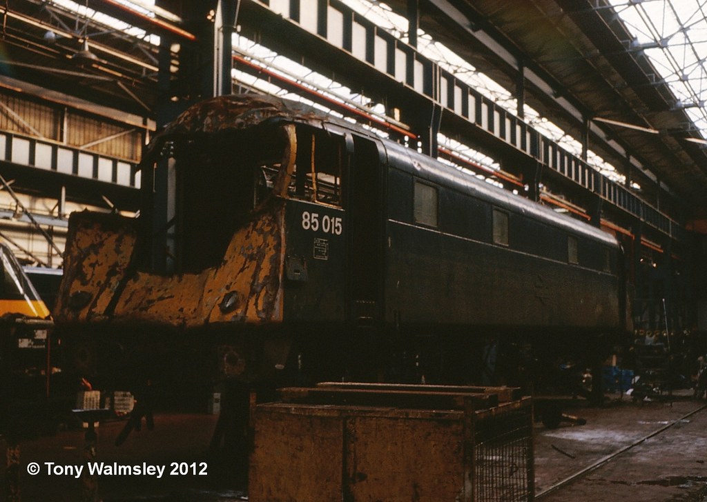85015 Crewe Accident damaged 85015 is seen in Crewe Works … Flickr