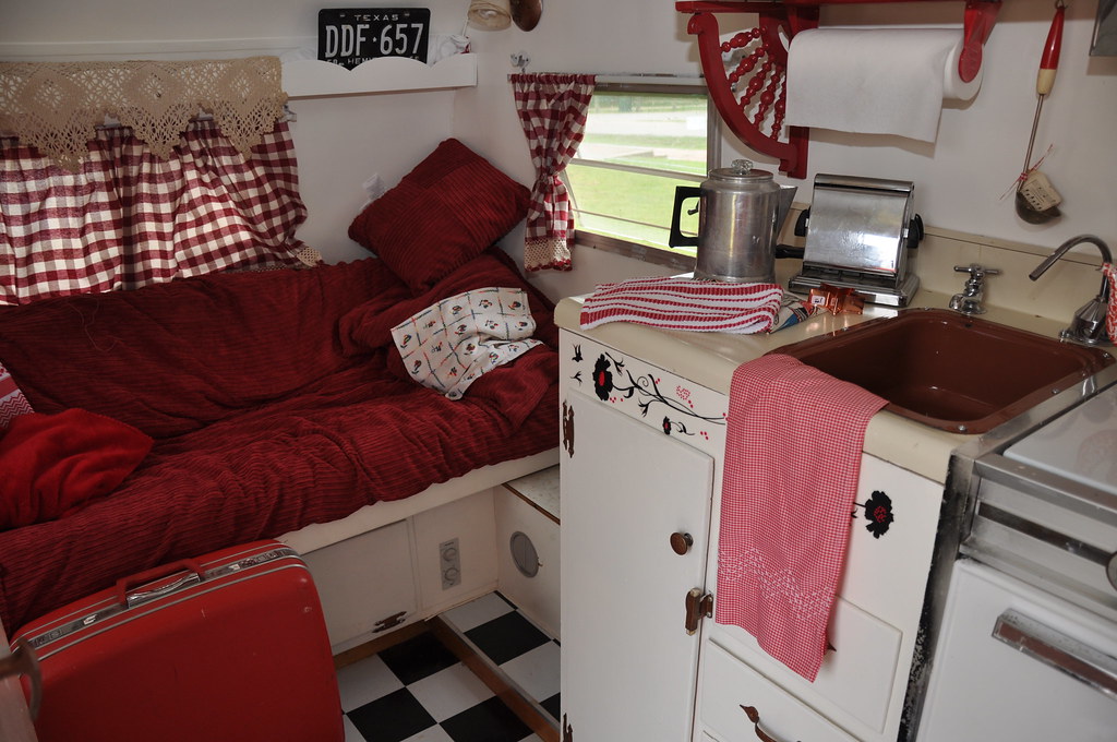 Vintage Trailer Waxahachie, Texas. vickiemarie Flickr